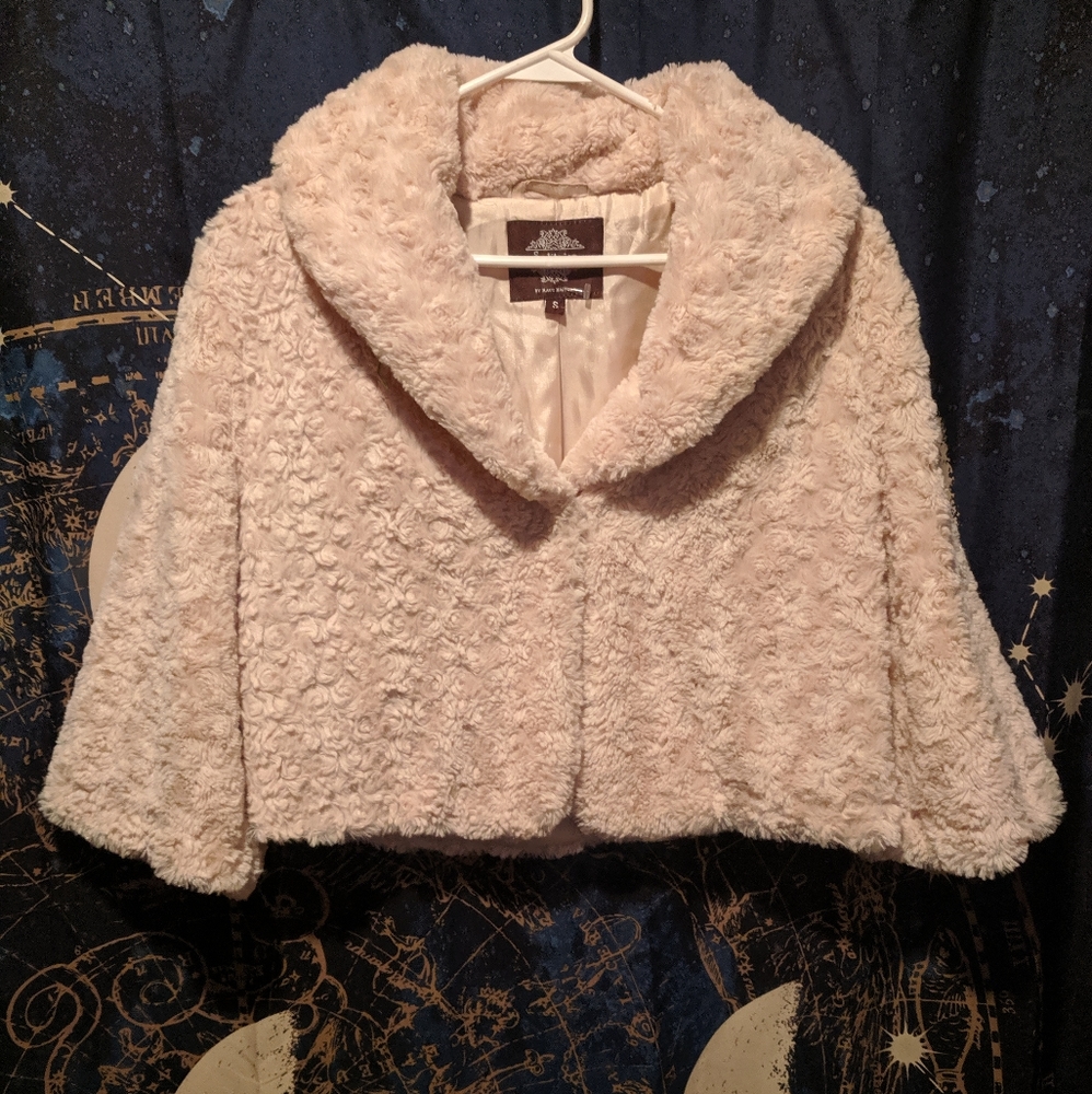 Beautiful Faux Fur Shrug Jacket NWOT